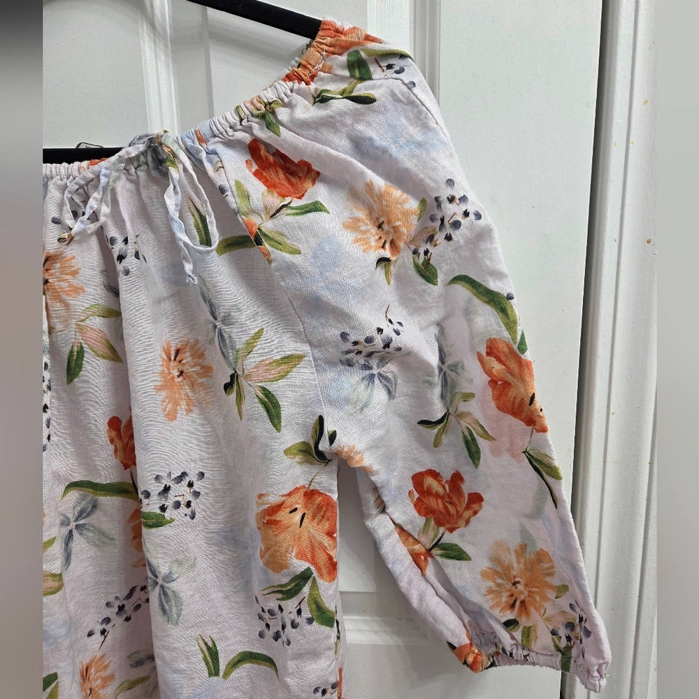 Elegant Floral Off-Shoulder Blouse - Picture 3 of 8
